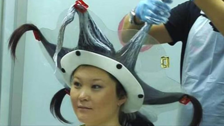 Оригинальный и странный способ окрашивания волос
