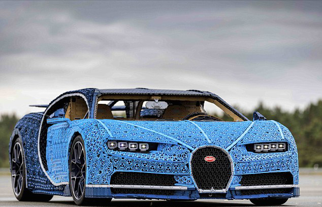 LEGO сделал точную копию Bugatti Chiron из 2300 игрушечных моторов. И она ездит