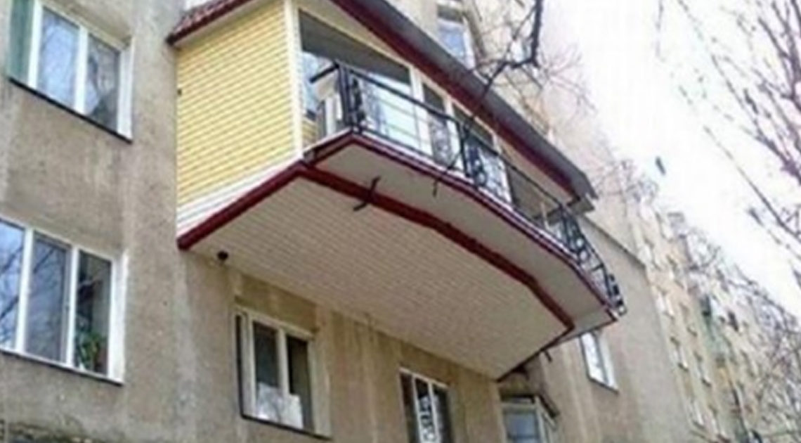 Абсурдное расширение балконов
